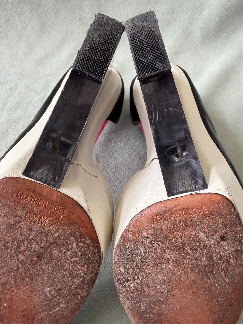L.A.M.B. Connor Wedge Platform Pumps With Acrylic Heels Size 6.5 M - Picture 8 of 9